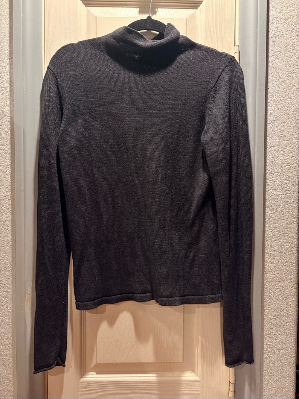 Old Navy Black Long-Sleeve Turtleneck Sweater